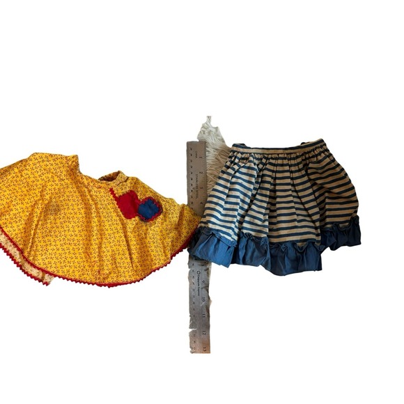 Vintage Doll Clothes Lot of 24 Pieces Dresses Outfits Mixed Styles - Picture 4 of 9